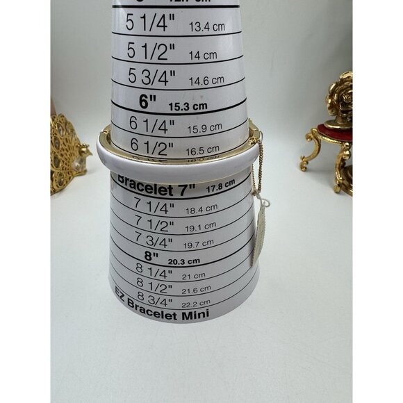 Beautiful Vintage White Acrylic And Gold Tone Bangle Bracelet Signed Joel Powell - Picture 5 of 9